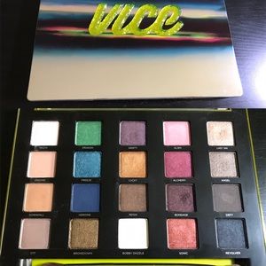 Urban Decay Vice3 Eyeshadow Palette with Case